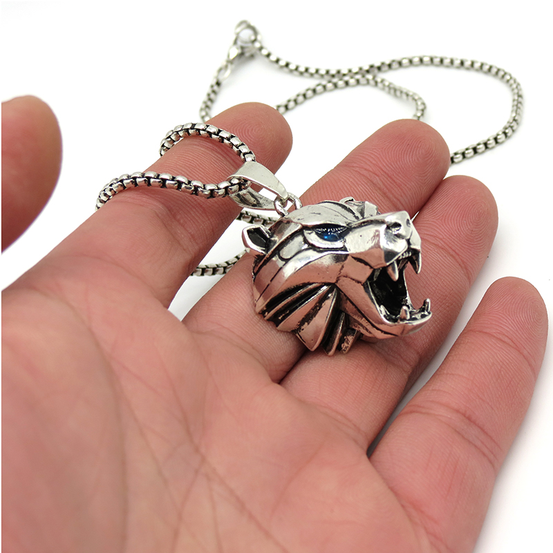 Caucasus Bear Medallion Pendan - огляд і ціна Cobra Extruder